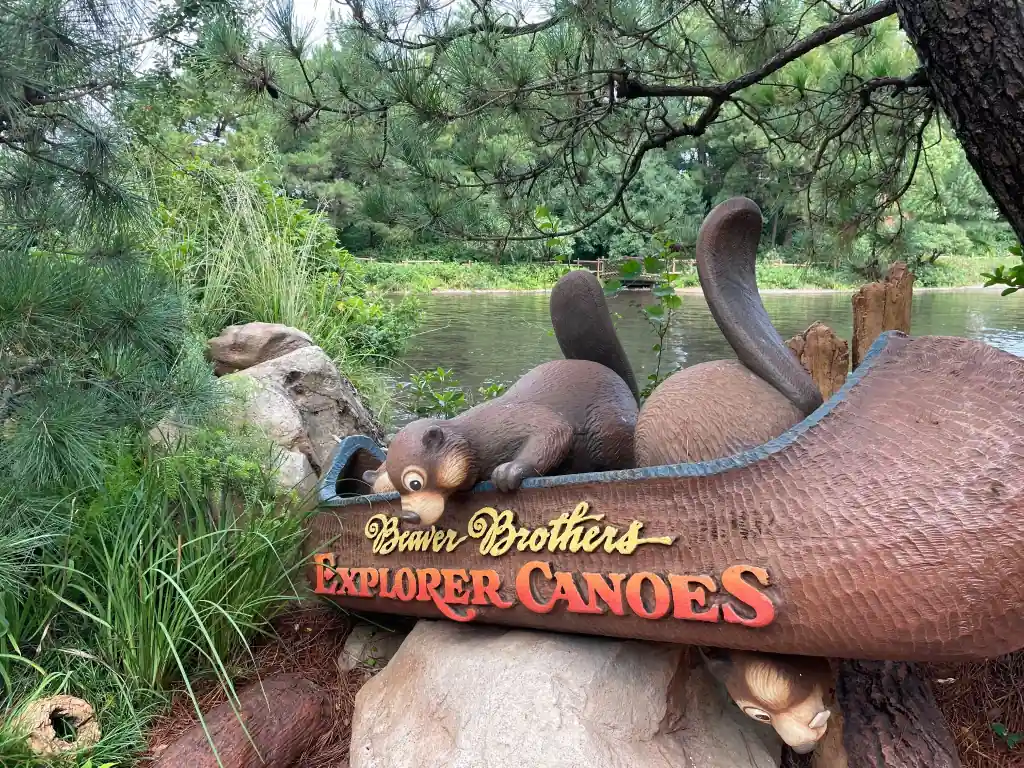 ビーバーブラザーズのカヌー探険の木製看板