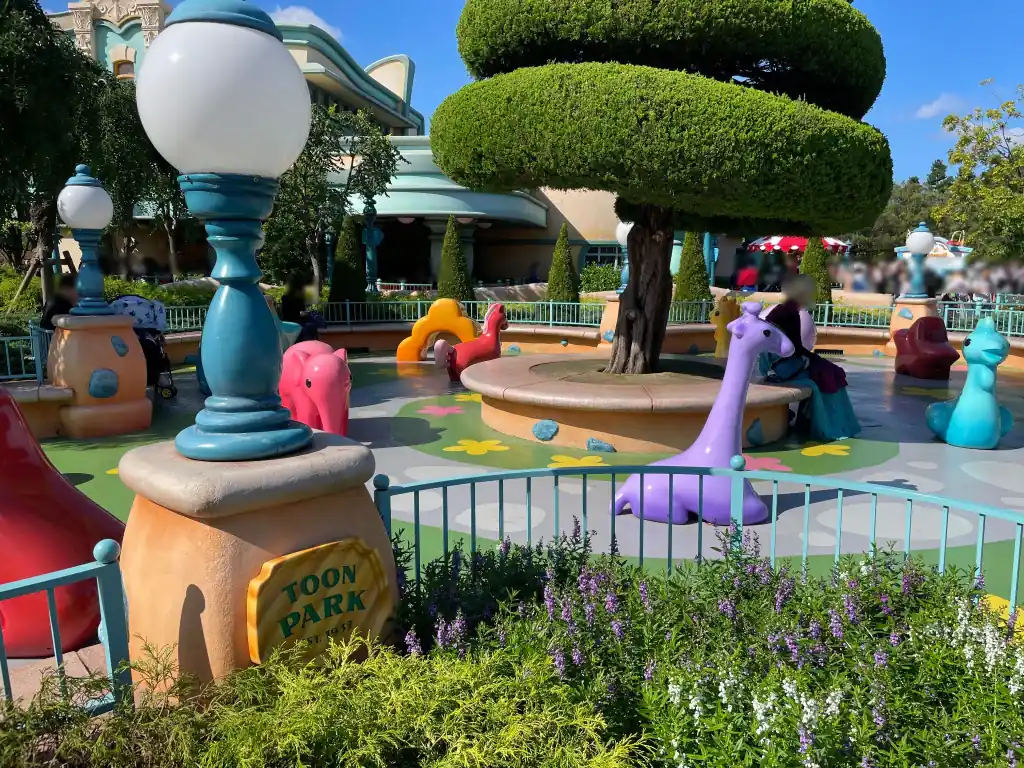 トゥーンパークの水遊び場と植栽