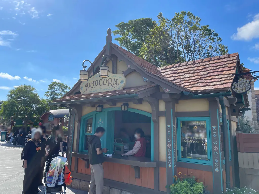 イッツ・ア・スモールワールド前のポップコーンワゴン