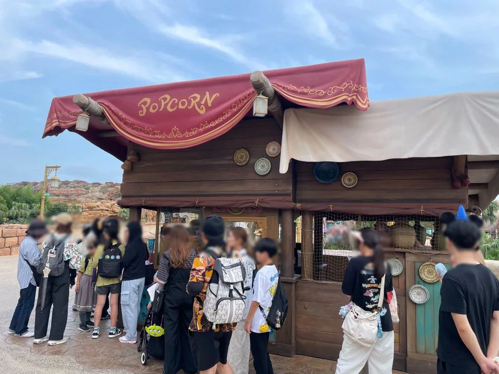 アラビアンコースト前のポップコーンワゴン